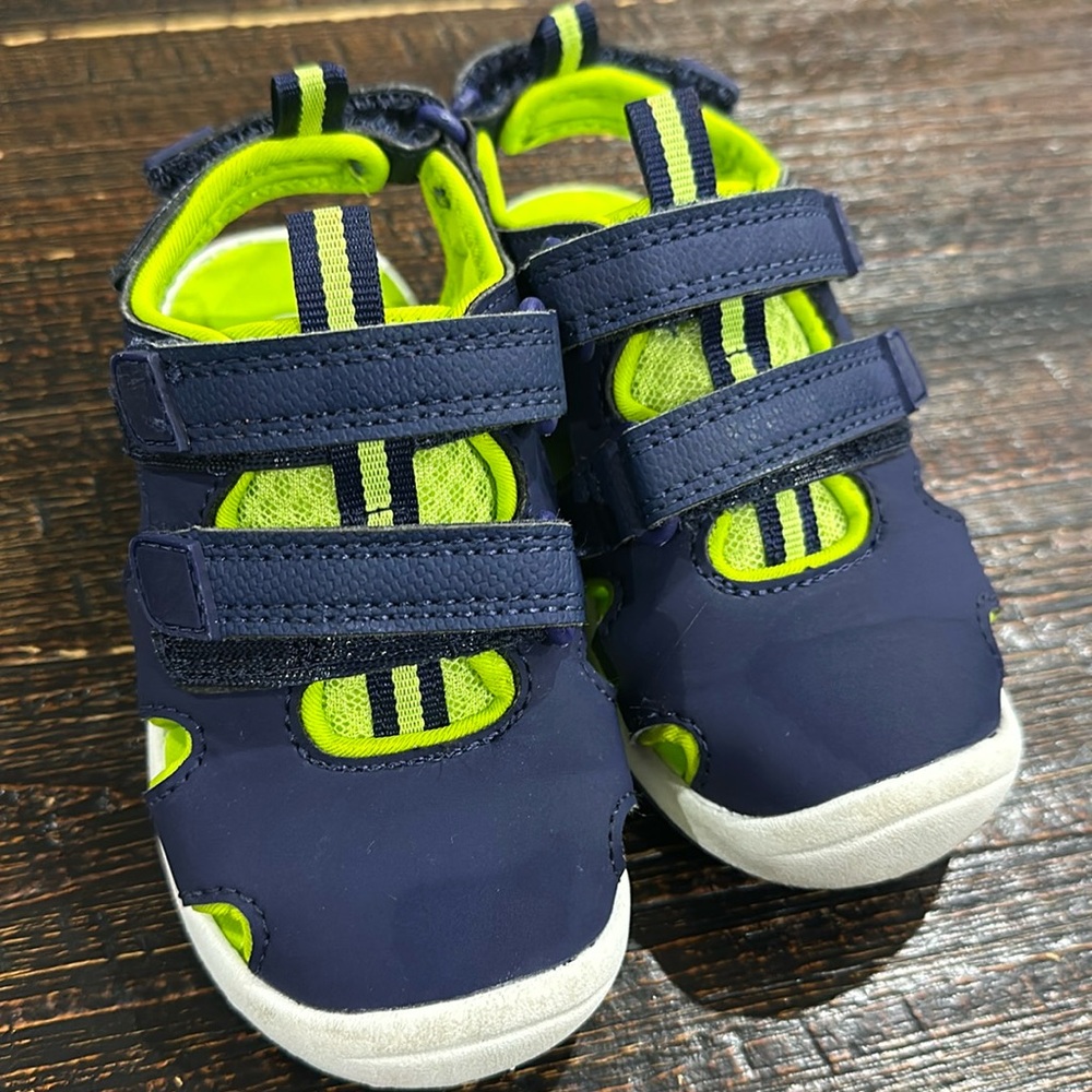 Used 1X - Cat & Jack size 8 sandals/shoes